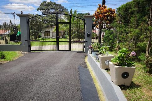 Hermosa Casa de 3 Dormitorios en las Faldas del Volcán Platanar