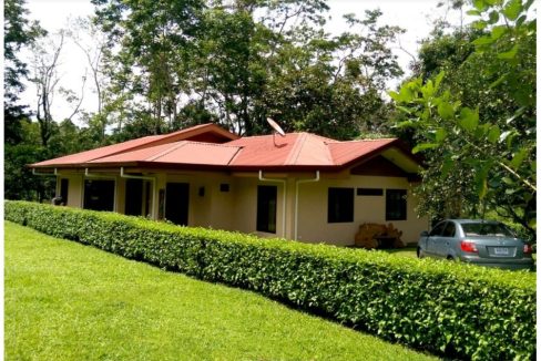 Preciosa casa La Tigra en un lugar privado en medio acre