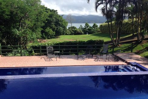 Comunidad Cerrada Magnífica casa ... caminar hasta el lago!