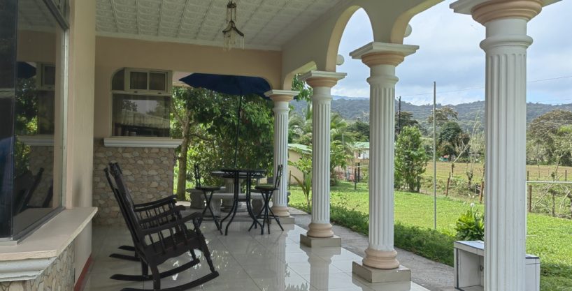 Casa 3 DORM Aguas Zarcas medio acre