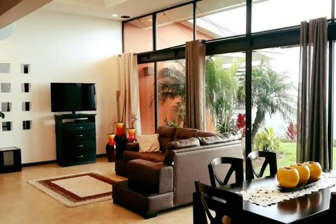 Casa Moderna con Vistas Espectaculares en Porvenir