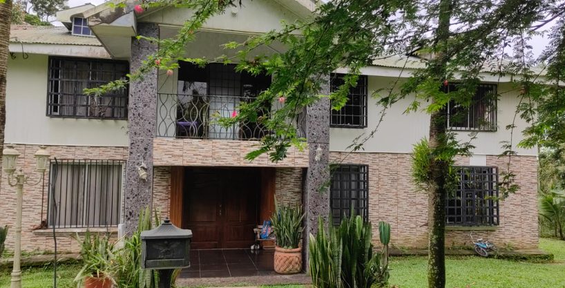 Casa y Bodega Aguas Zarcas